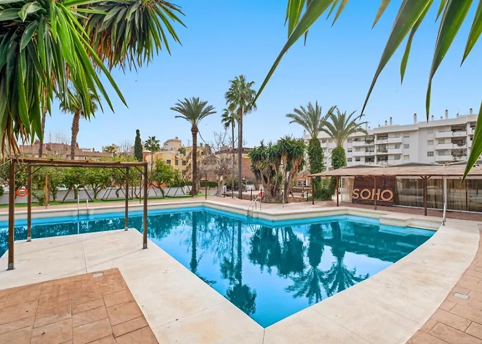 Piso Con 2 Habitaciones, 2 Terrazas Y Piscina * Torremolinos