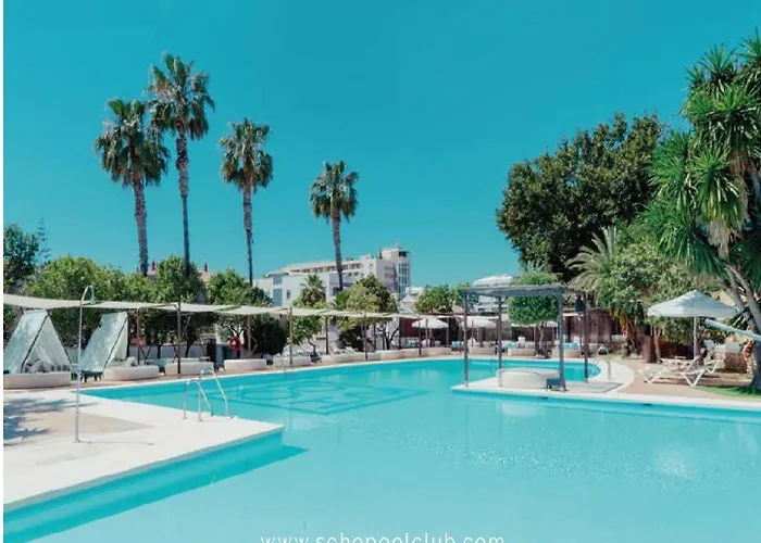 Piso Con 2 Habitaciones, 2 Terrazas Y Piscina * Torremolinos