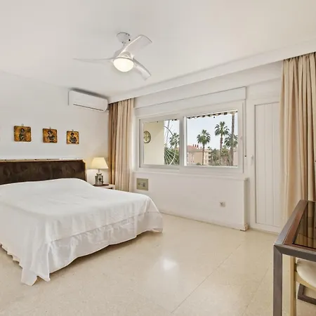 Piso Con 2 Habitaciones, 2 Terrazas Y Piscina Apartamento *