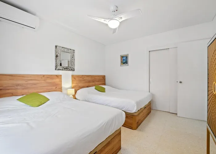 Apartamento Piso Con 2 Habitaciones, 2 Terrazas Y Piscina *